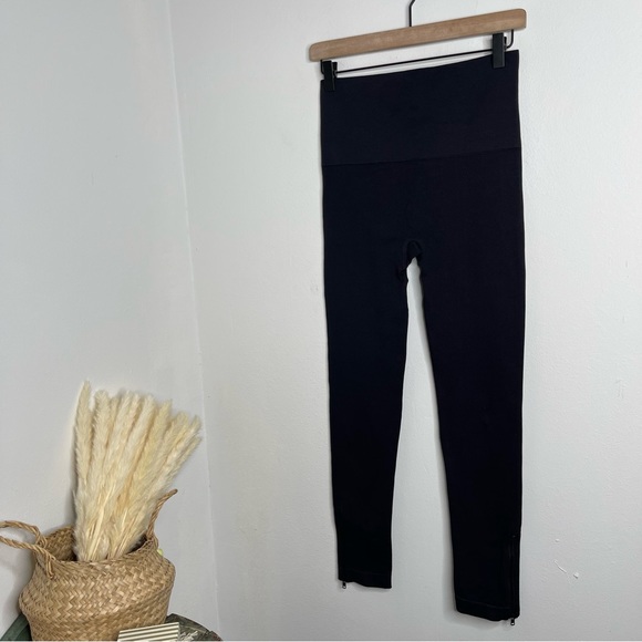 SPANX Seamless Side Zip Leggings Very Black Size L Revolve - Picture 4 of 13